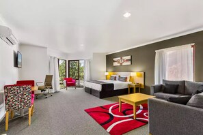 Superior Room, 1 King Bed | Minibar, desk, blackout curtains, soundproofing