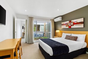 Two Bedroom Suite | Minibar, desk, blackout drapes, soundproofing - Quality Inn and Suites Traralgon (Traralgon)