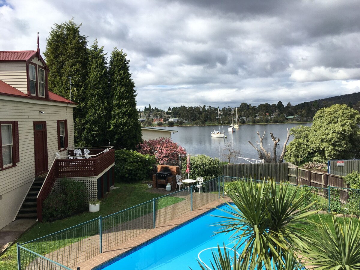 Waterfront Lodge Motel