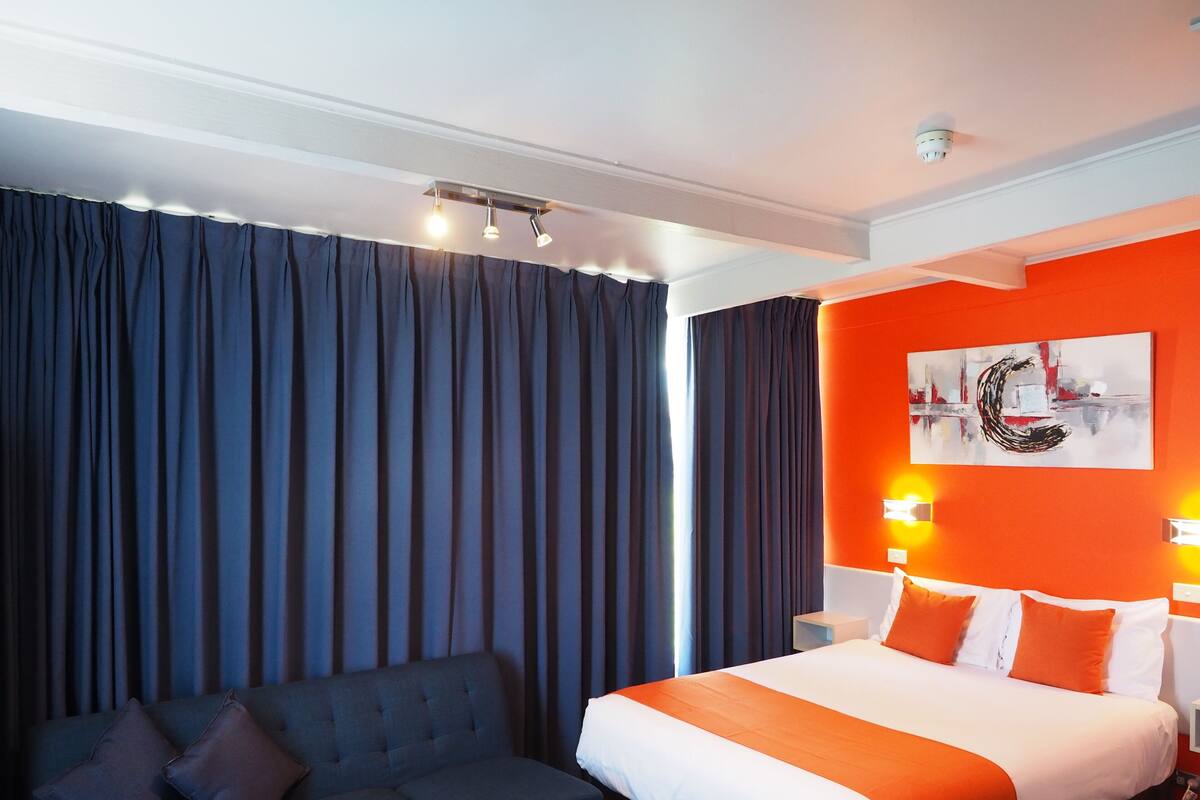 行政客房, 1 張加大雙人床 (Motel) | 1 間睡房、手提電腦工作空間、熨斗/熨衫板、免費 Wi-Fi