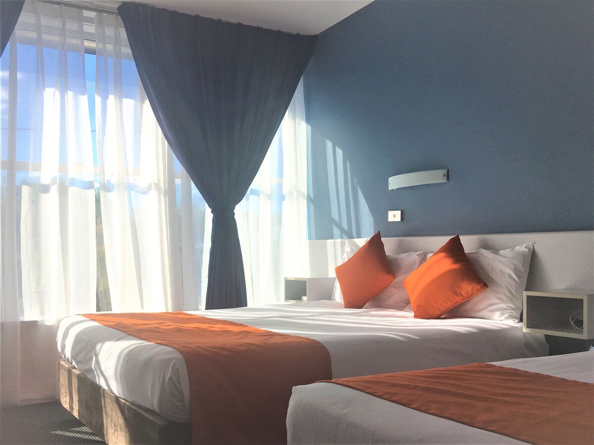 Waterfront Lodge Motel