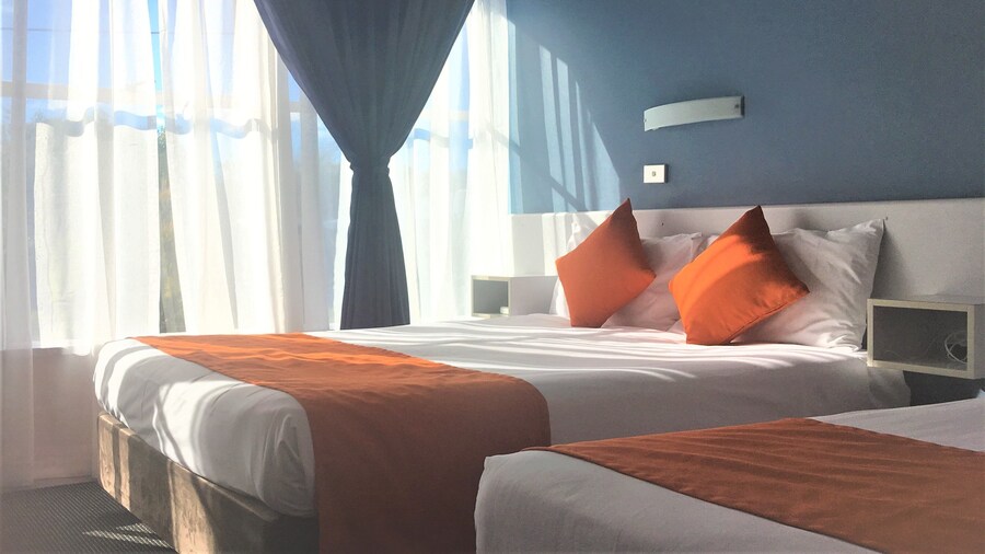 Waterfront Lodge Motel