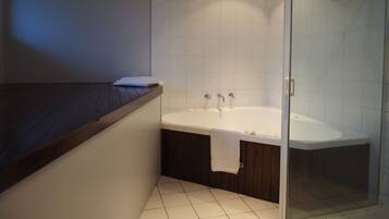 King Spa Room | Private spa tub