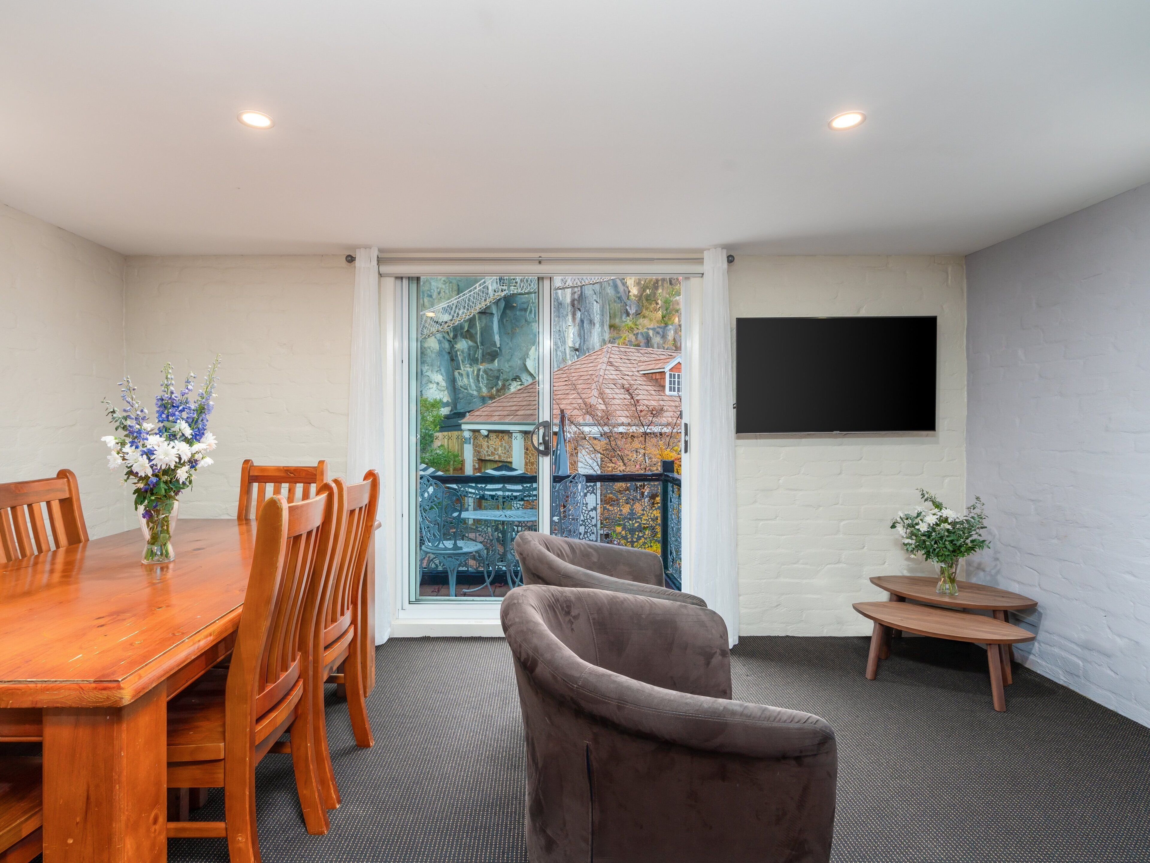 three bedroom apartment | 1 bedroom, in-room safe, individually decorated, individually furnished