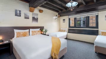 Quarto triplo standard | Cofres nos quartos, individualmente decorados