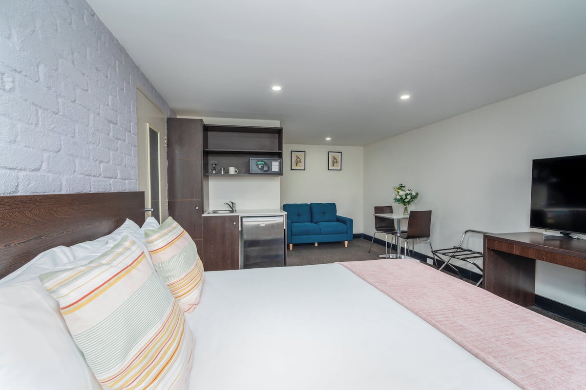 1 bedroom, in-room safe, individually decorated, individually furnished