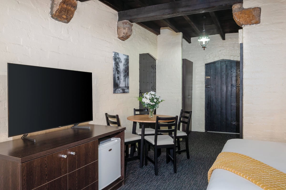 1 bedroom, in-room safe, individually decorated, individually furnished