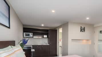 1 kamar tidur, brankas, dan didekorasi berbeda-beda