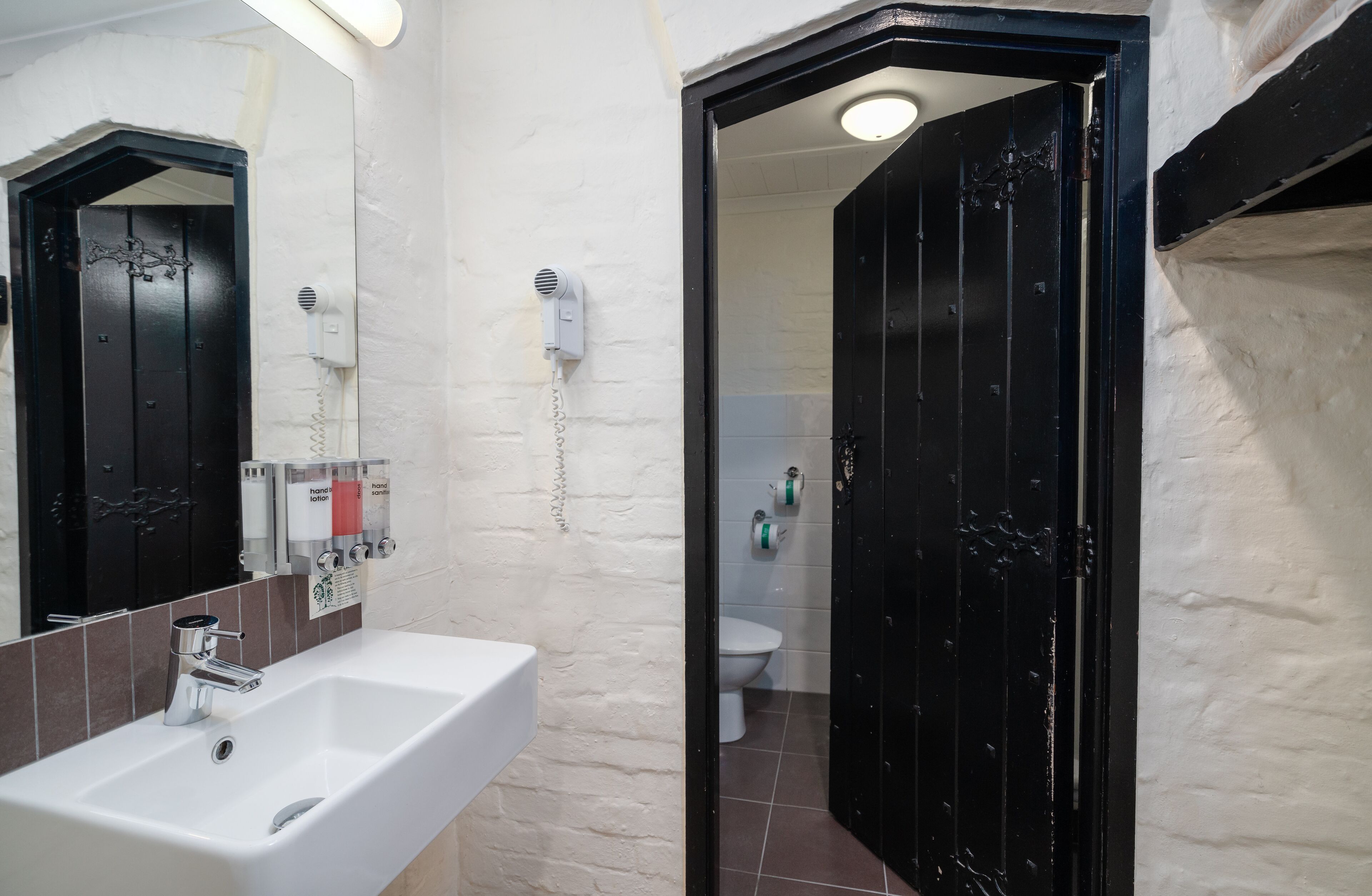 standard room, queen and single bed | 1 bedroom, in-room safe, individually decorated, individually furnished