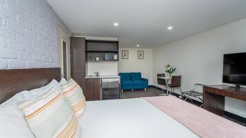 In-room safe, individually decorated, individually furnished, desk