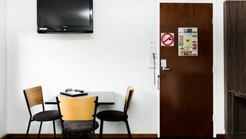 Standard Studio Apartment - Double | Living area | Flat-screen TV