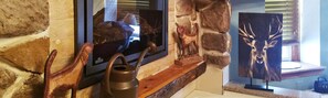 Treehouse Room | Living area | TV