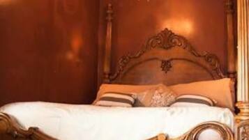 Chocolate Room | Soundproofing, iron/ironing board, free WiFi, bed sheets