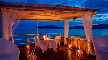 Breakfast, lunch served; Mediterranean cuisine, golf course views 