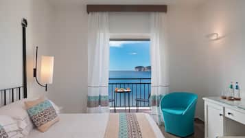 Superior-Zimmer, Balkon, Meerblick | Hochwertige Bettwaren, Minibar, Zimmersafe, Schreibtisch