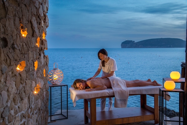 Sauna, hot tub, steam room, Turkish bath/hammam, body treatments
