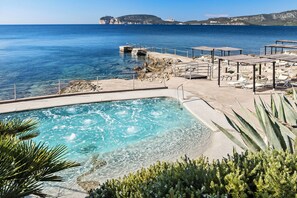 Indoor pool, 2 outdoor pools, pool umbrellas, pool loungers - El Faro Hotel & Spa (Alghero)