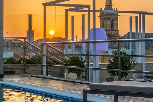 Een seizoensgebonden buitenzwembad