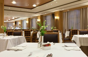Petit déjeuner buffet (17.5 EUR par personne)