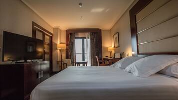 1 slaapkamer, een minibar, een kluis op de kamer, een bureau