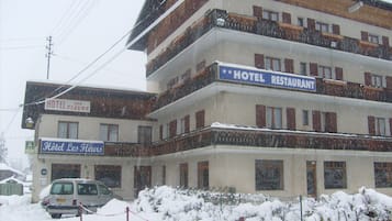 Fachada da propriedade