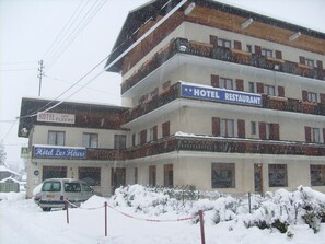 Front of property - Hôtel Les Fleurs (Morzine)