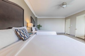 Bureau, fer et planche à repasser, Wi-Fi gratuit, draps fournis