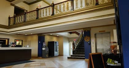 Prince Arthur Waterfront Hotel & Suites