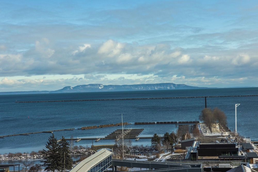 Prince Arthur Waterfront Hotel & Suites by null