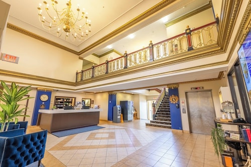 Prince Arthur Waterfront Hotel & Suites