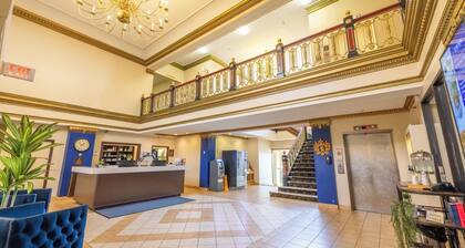 Prince Arthur Waterfront Hotel & Suites