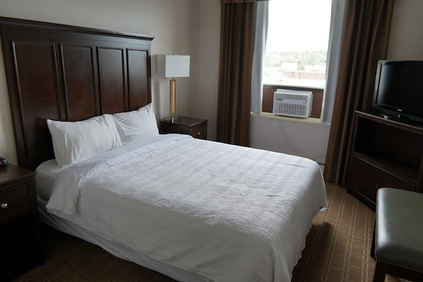 City Room, 1 Double Bed | 1 bedroom, desk, iron/ironing board, free WiFi