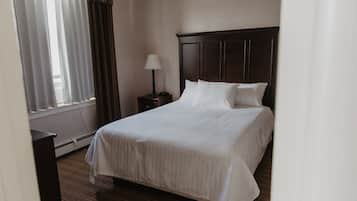 1 svefnherbergi, skrifborð, straujárn/strauborð