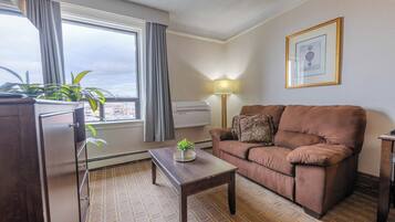 Junior Suite, 1 Queen Bed, City View