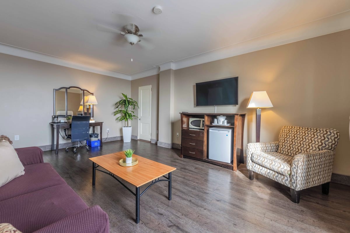 Executive Suite, 2 Queen Beds, Lake View | 1 bedroom, desk, iron/ironing board, free WiFi