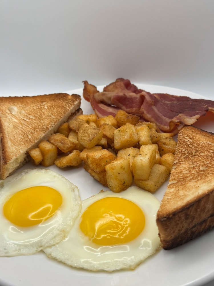 Prince Arthur Waterfront Hotel & Suites by null