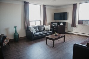 1 habitación, escritorio, tabla de planchar con plancha y wifi gratis 