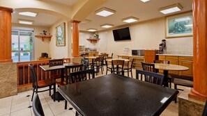 Desayuno bufé gratuito y diario