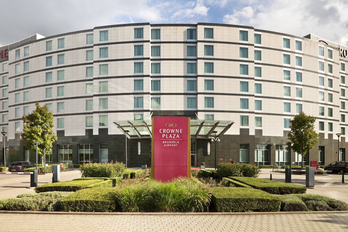 Crowne Plaza Brussels Airport Park Sleep Fly www.expedia.com
