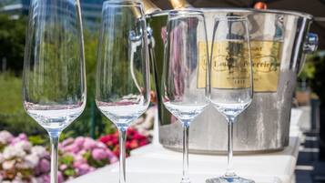 Breakfast, lunch, dinner served; garden views