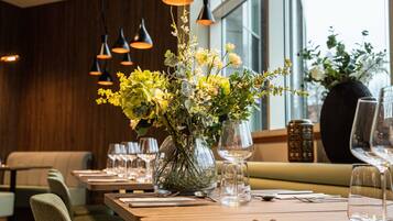 Petit déjeuner, déjeuner et dßner servis sur place, vue sur le jardin