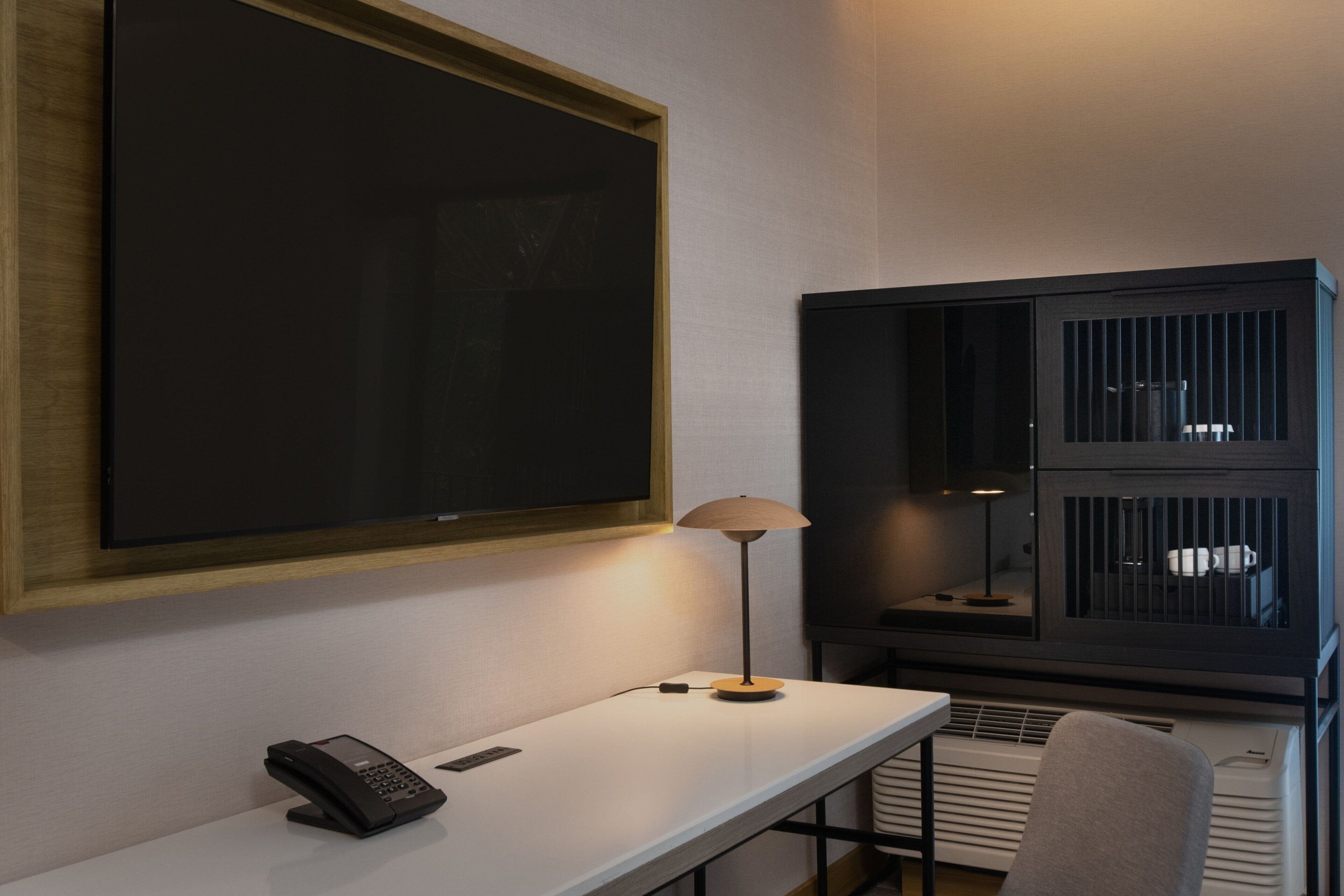 standard room, 1 king bed, garden view | 1 bedroom, down duvets, in-room safe, desk