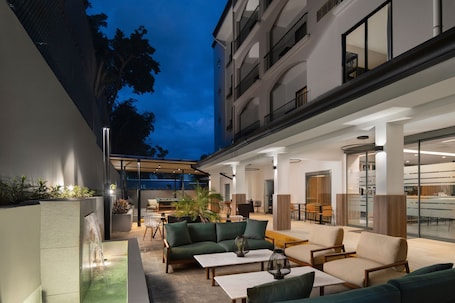 Terrace/patio. Courtyard by Marriott Santo Domingo