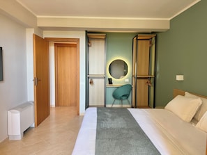 Svit Panoramic - havsutsikt | Italienska Frette-lakan, minibar och värdeförvaringsskåp på rummet
