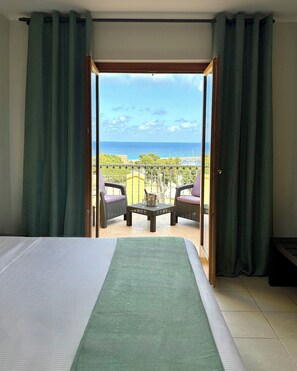 Quarto casal ou duplo conforto, vista para o mar | Lençóis italianos Frette, frigobar, cofres nos quartos, escrivaninha