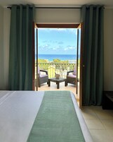 Quarto casal ou duplo conforto, vista para o mar | Lençóis italianos Frette, frigobar, cofres nos quartos, escrivaninha