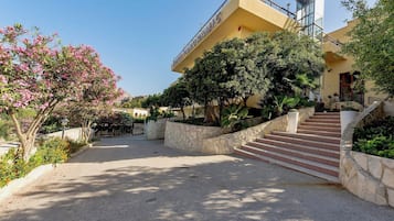 مدخل المنشأة