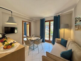 Suite | Living area | TV