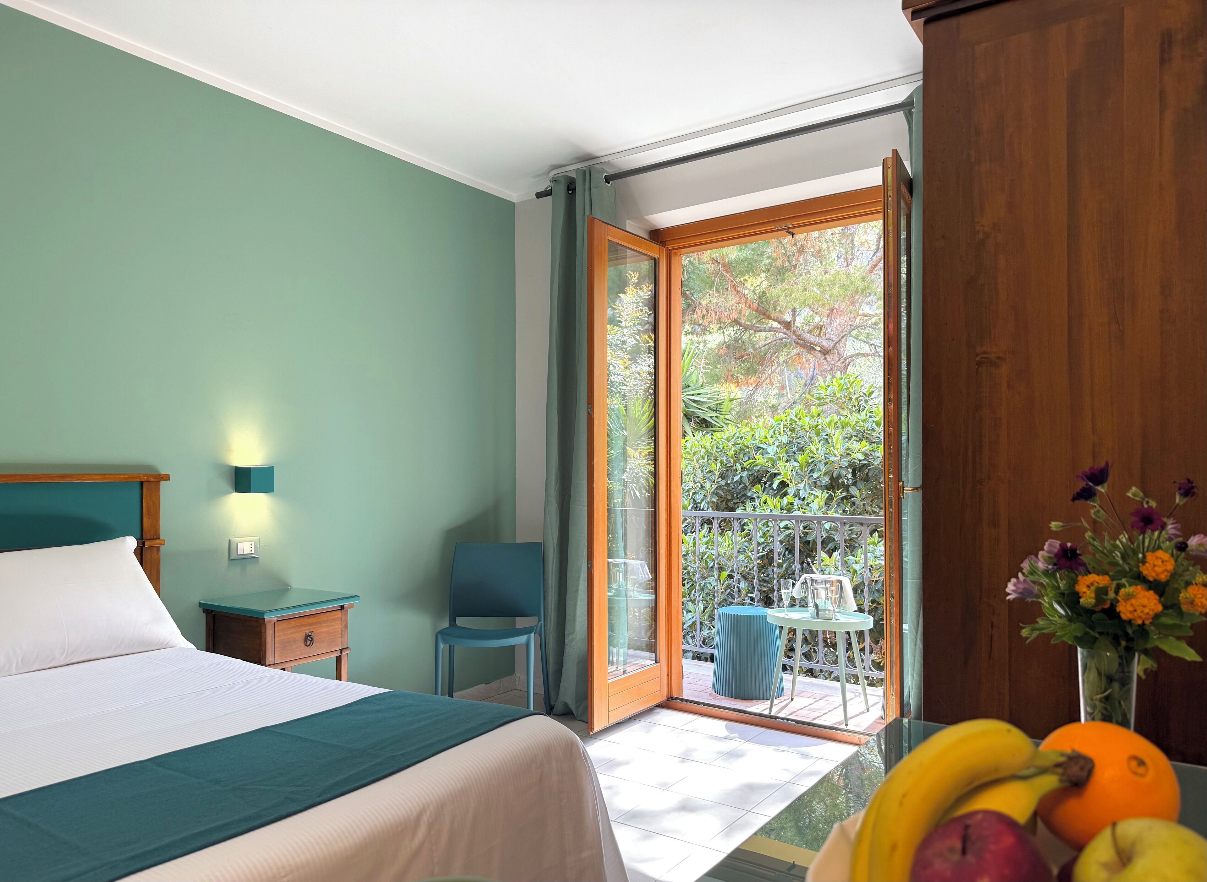 Comfort-Doppel- oder -Zweibettzimmer, Bergblick | Italienische Bettbezüge von Frette, Minibar, Zimmersafe, Schreibtisch