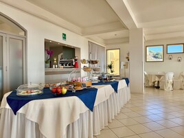 Tägliches Frühstücksbuffet gegen Gebühr